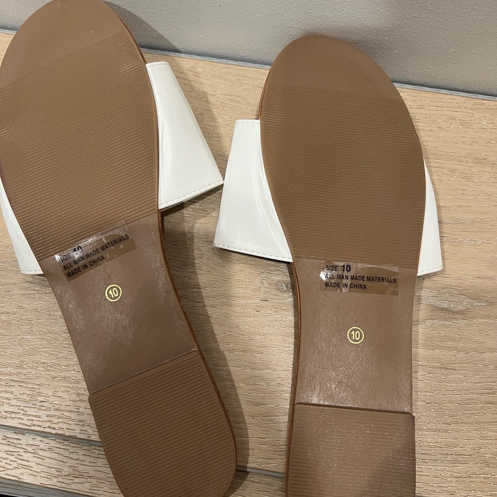 Lulus Flats - Picture 2 of 2